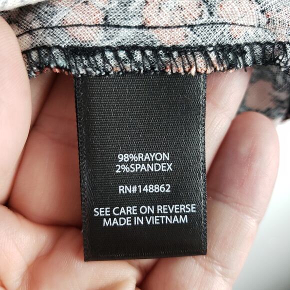 Torrid Women's 1X Side Cutout Babydoll Top Dark Ditzy Floral Flutter Sleeve New - Picture 9 of 12